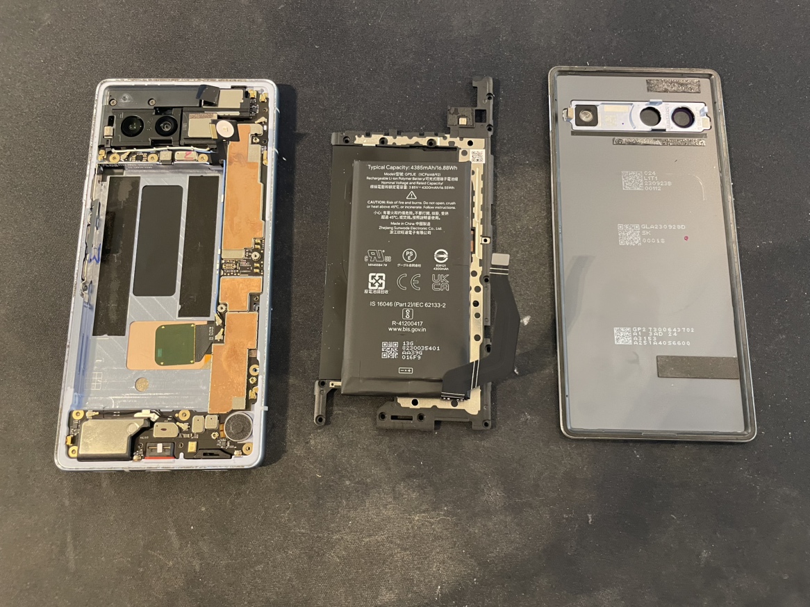 Pixel7aの背面が膨らんでいる